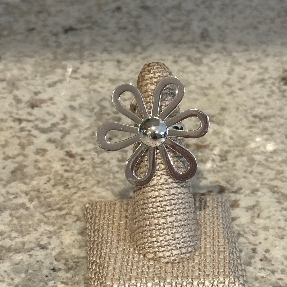 Silver tone Flower Ring size 6